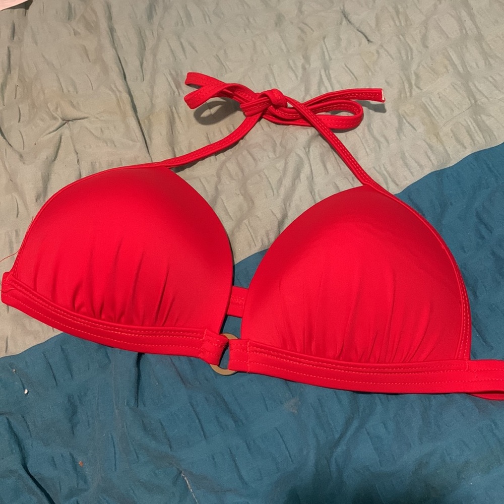 Venus red triangle top fits 32D 34C 36B. Adjustable back strap and tie at neck